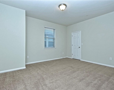 3240 E Whitestone Blvd - Photo Thumbnail 26