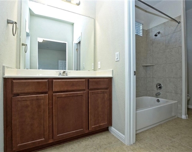 3240 E Whitestone Blvd - Photo Thumbnail 24