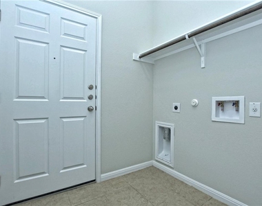 3240 E Whitestone Blvd - Photo Thumbnail 13