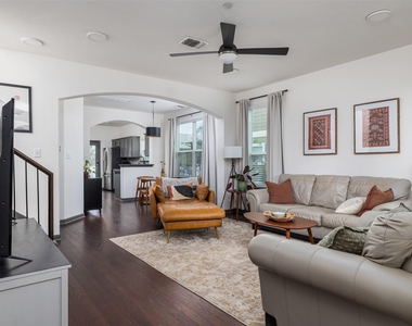 532 Lookout Tree Ln - Photo Thumbnail 3