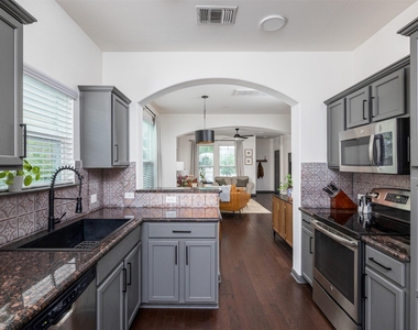 532 Lookout Tree Ln - Photo Thumbnail 10