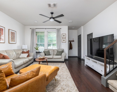 532 Lookout Tree Ln - Photo Thumbnail 5
