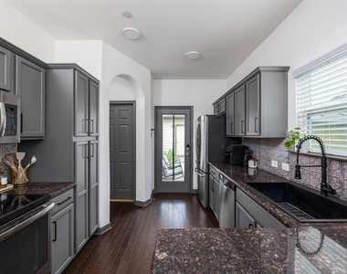 532 Lookout Tree Ln - Photo Thumbnail 8