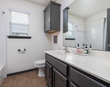 532 Lookout Tree Ln - Photo Thumbnail 18
