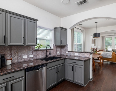 532 Lookout Tree Ln - Photo Thumbnail 9