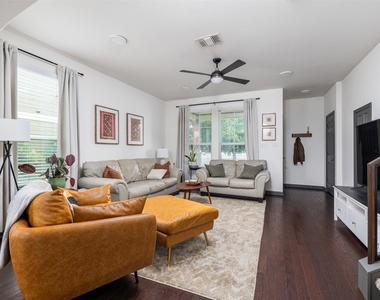 532 Lookout Tree Ln - Photo Thumbnail 4
