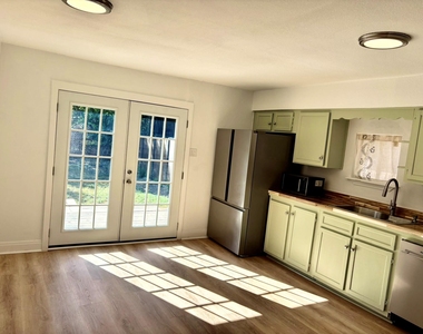 1123 Christie Dr - Photo Thumbnail 3