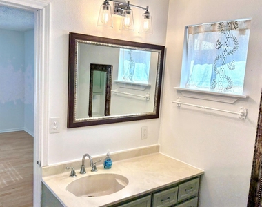 1123 Christie Dr - Photo Thumbnail 12