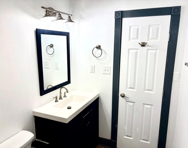 1123 Christie Dr - Photo Thumbnail 10