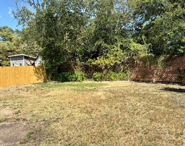 1123 Christie Dr - Photo Thumbnail 25