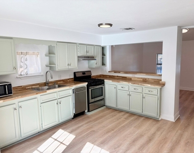 1123 Christie Dr - Photo Thumbnail 2
