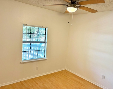 1123 Christie Dr - Photo Thumbnail 18
