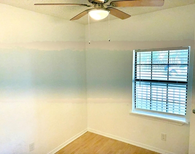 1123 Christie Dr - Photo Thumbnail 15