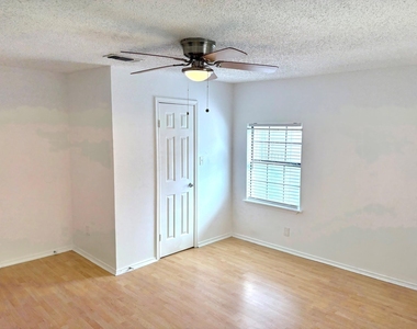 1123 Christie Dr - Photo Thumbnail 22