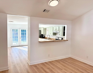 1123 Christie Dr - Photo Thumbnail 5