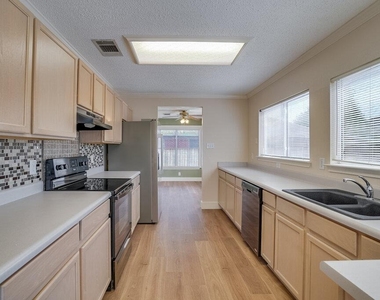 12920 Latchwood Ln - Photo Thumbnail 3