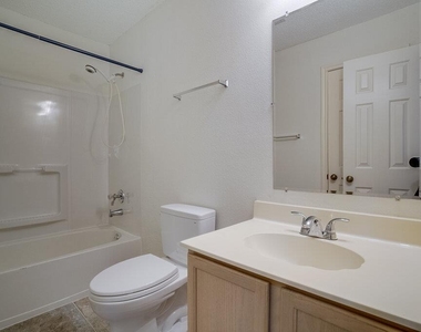 12920 Latchwood Ln - Photo Thumbnail 11