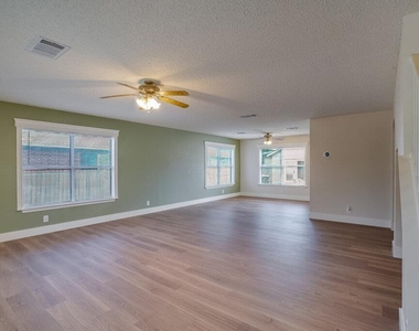 12920 Latchwood Ln - Photo Thumbnail 7