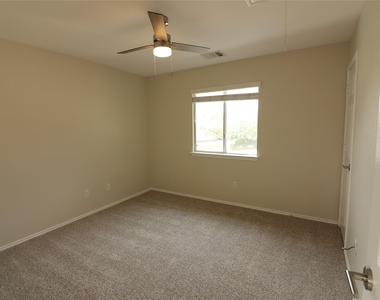 1306 Davis Mountain Loop - Photo Thumbnail 23