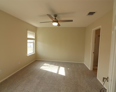 1306 Davis Mountain Loop - Photo Thumbnail 17