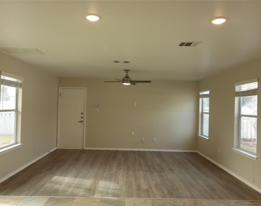 1306 Davis Mountain Loop - Photo Thumbnail 12