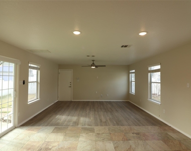 1306 Davis Mountain Loop - Photo Thumbnail 11