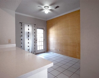 1307 Kinney Ave - Photo Thumbnail 6