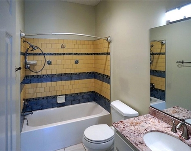 1307 Kinney Ave - Photo Thumbnail 12