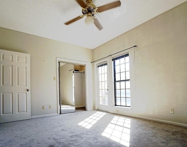 1307 Kinney Ave - Photo Thumbnail 9