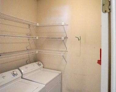 1307 Kinney Ave - Photo Thumbnail 7
