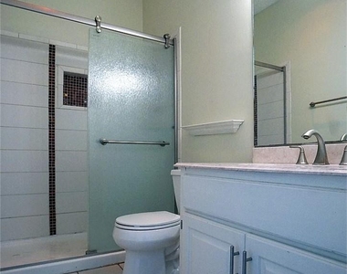 1307 Kinney Ave - Photo Thumbnail 17