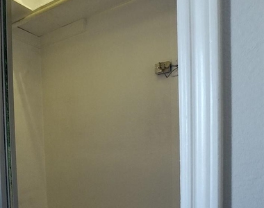 1307 Kinney Ave - Photo Thumbnail 10