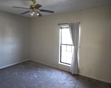 1307 Kinney Ave - Photo Thumbnail 14