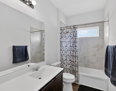 1301 Blackhaw Ln - Photo Thumbnail 6