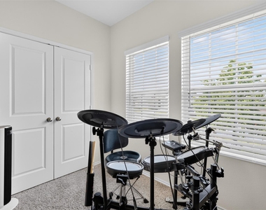 1301 Blackhaw Ln - Photo Thumbnail 5