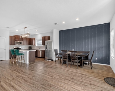 1301 Blackhaw Ln - Photo Thumbnail 22