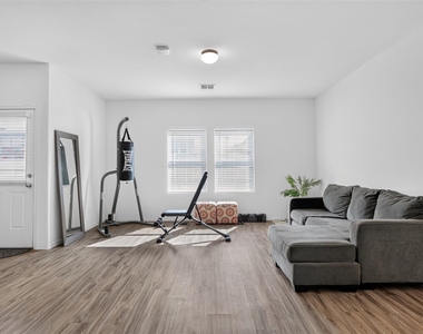 1301 Blackhaw Ln - Photo Thumbnail 24
