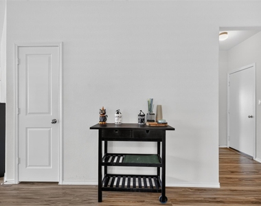1301 Blackhaw Ln - Photo Thumbnail 19