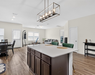 1301 Blackhaw Ln - Photo Thumbnail 13
