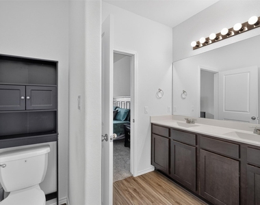 1301 Blackhaw Ln - Photo Thumbnail 32