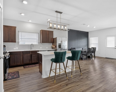 1301 Blackhaw Ln - Photo Thumbnail 10