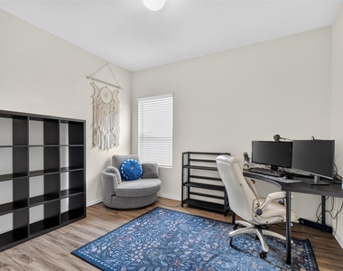 1301 Blackhaw Ln - Photo Thumbnail 17