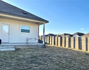 101 Blue Blaze Trl - Photo Thumbnail 17