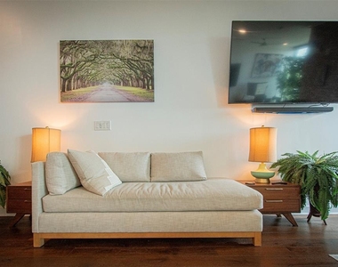 1322 E 12th St - Photo Thumbnail 4