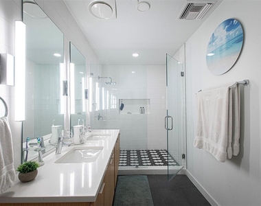 1322 E 12th St - Photo Thumbnail 9