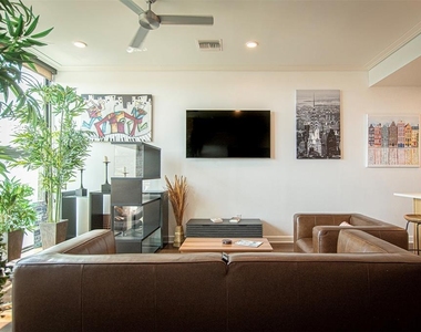 1322 E 12th St - Photo Thumbnail 6