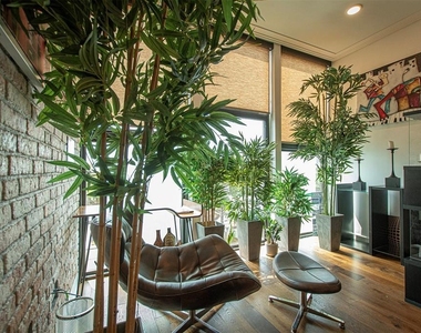 1322 E 12th St - Photo Thumbnail 5