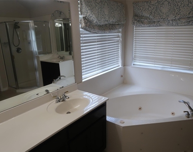 2915 Briona Wood Ln - Photo Thumbnail 16