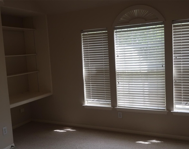 2915 Briona Wood Ln - Photo Thumbnail 31
