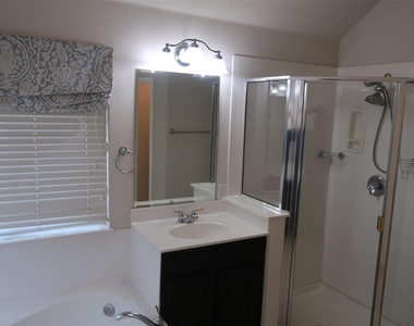 2915 Briona Wood Ln - Photo Thumbnail 18